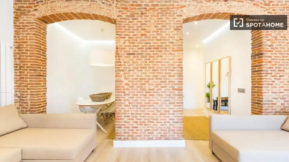 Flat for rent in Madrid  with Air Conditioner, Heating and Furnished
