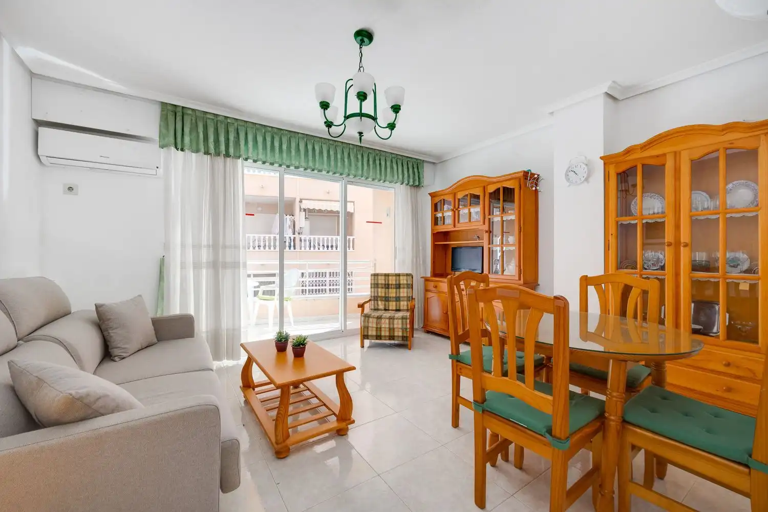 Living room of Flat for sale in Torrevieja  with Air Conditioner, Terrace and Furnished