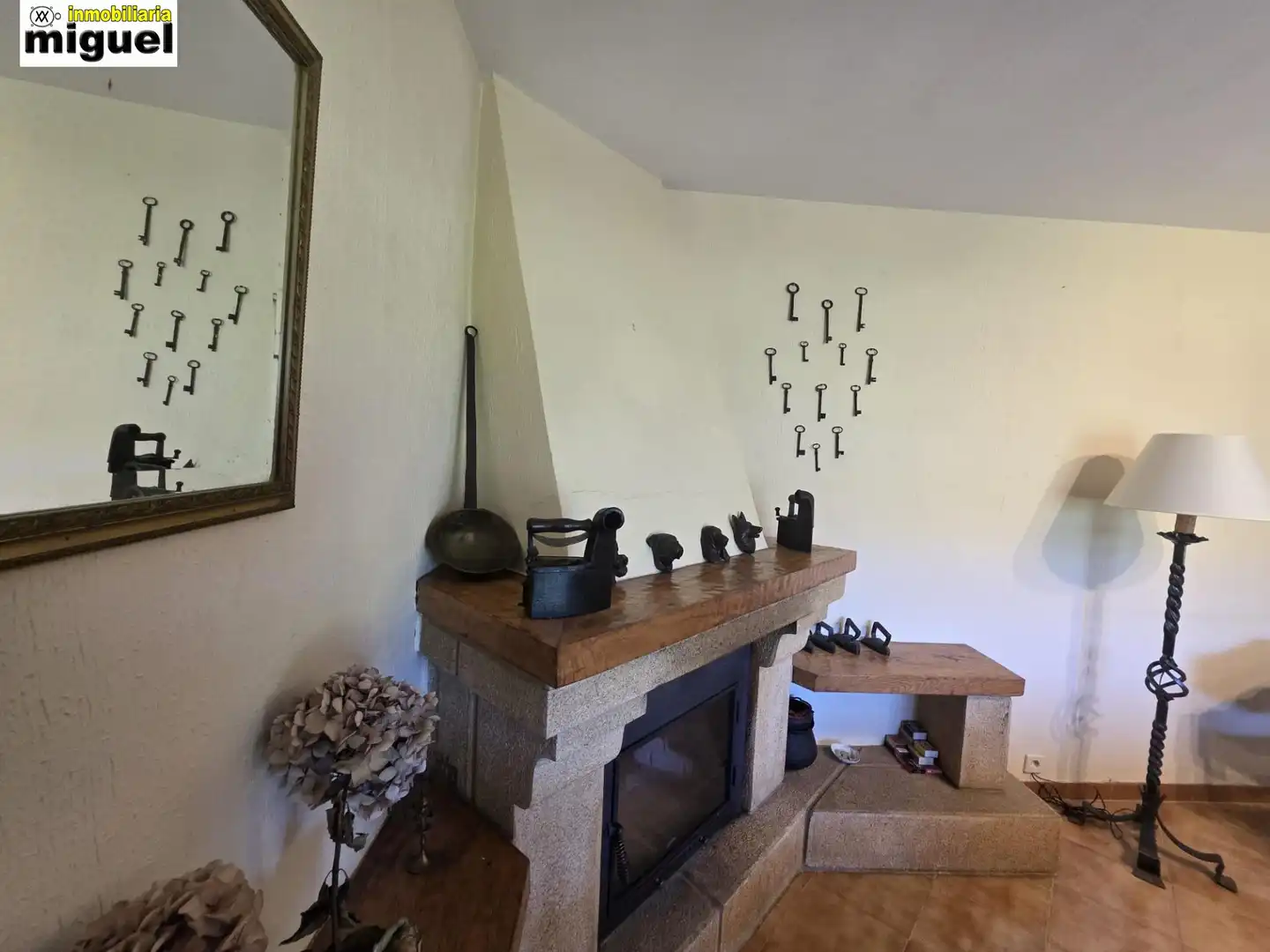 Sala d'estar de Casa o xalet en venda en Llanes amb Calefacció, Jardí privat i Terrassa