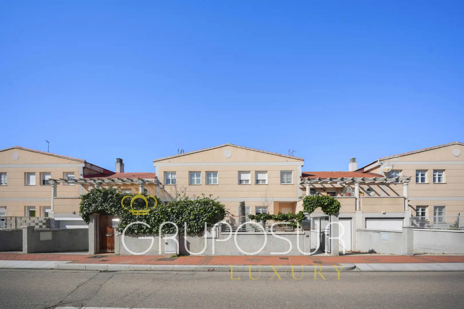 Vista exterior de Casa adosada en venta en Arroyo de la Encomienda con Calefacción, Jardín privado y Parquet