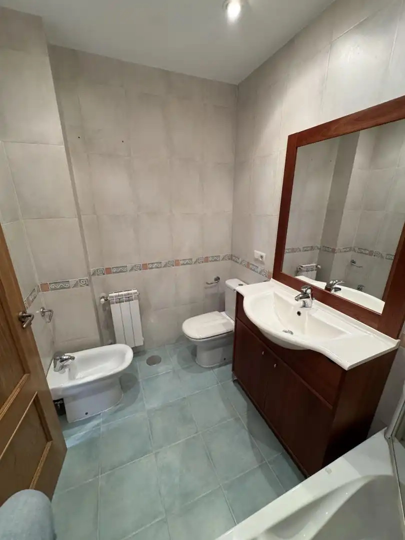 Baño de Piso de alquiler en Culleredo con Calefacción y Trastero
