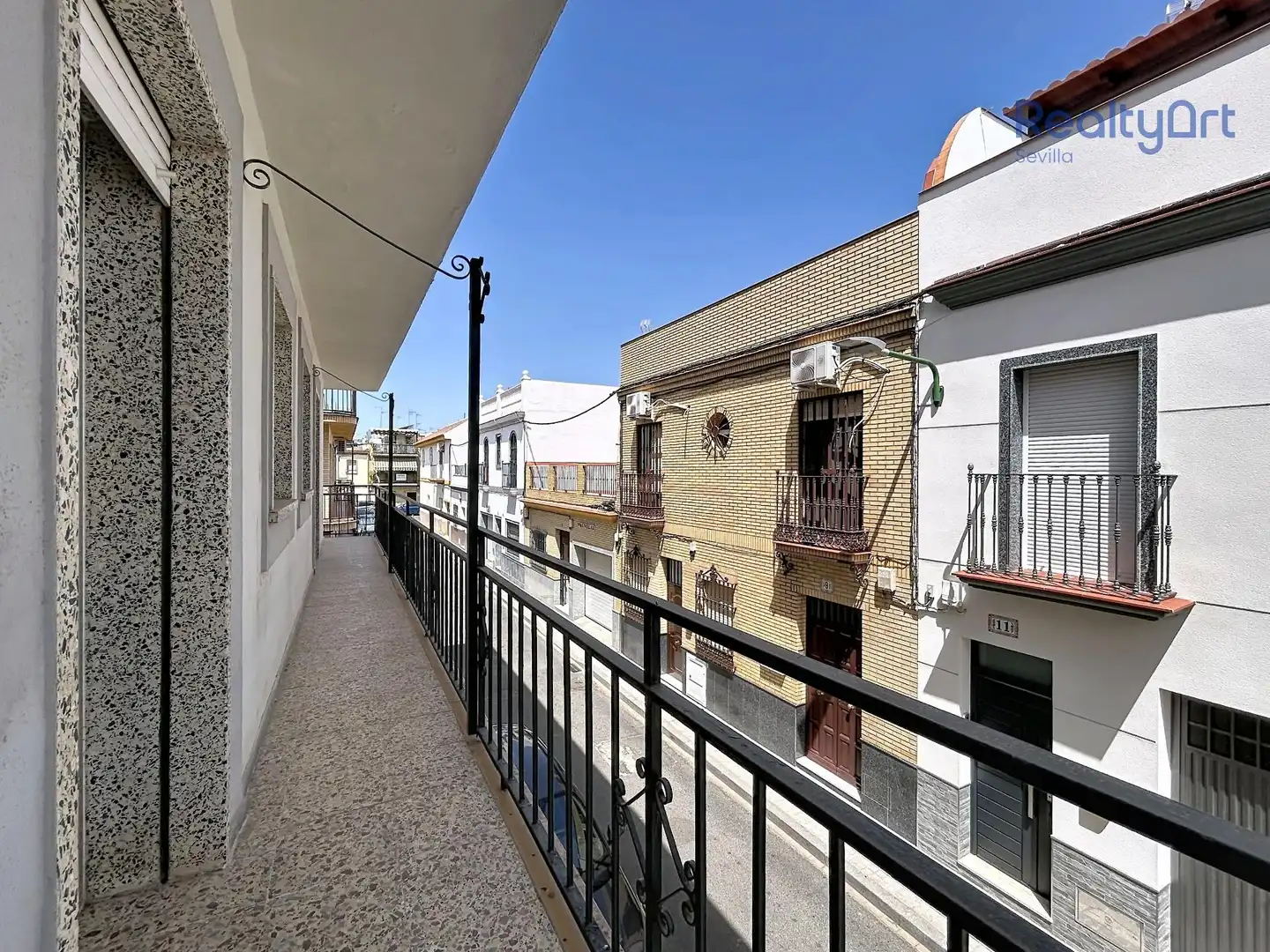 Vista exterior de Casa o xalet en venda en Sevilla amb Aire condicionat, Terrassa i Balcó