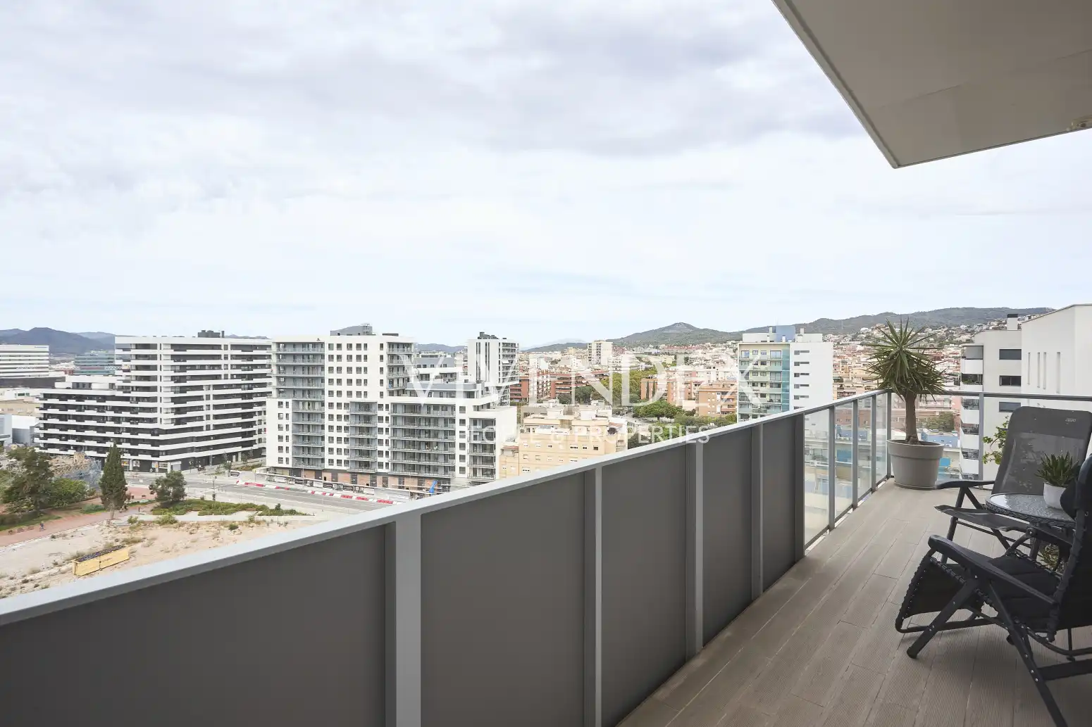 Terrassa de Àtic en venda en L'Hospitalet de Llobregat amb Aire condicionat, Calefacció i Parquet