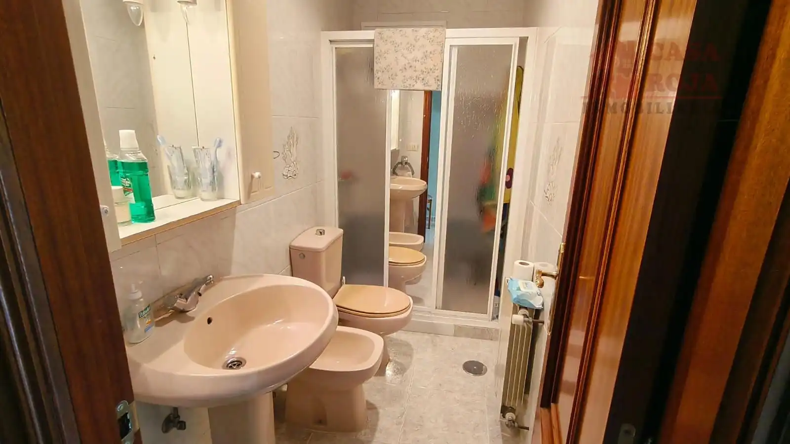 Bany de Casa o xalet en venda en Cangas  amb Calefacció, Terrassa i Moblat