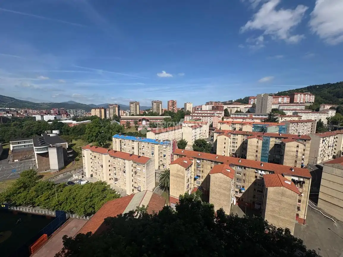 Vista exterior de Piso en venta en Bilbao  con Calefacción