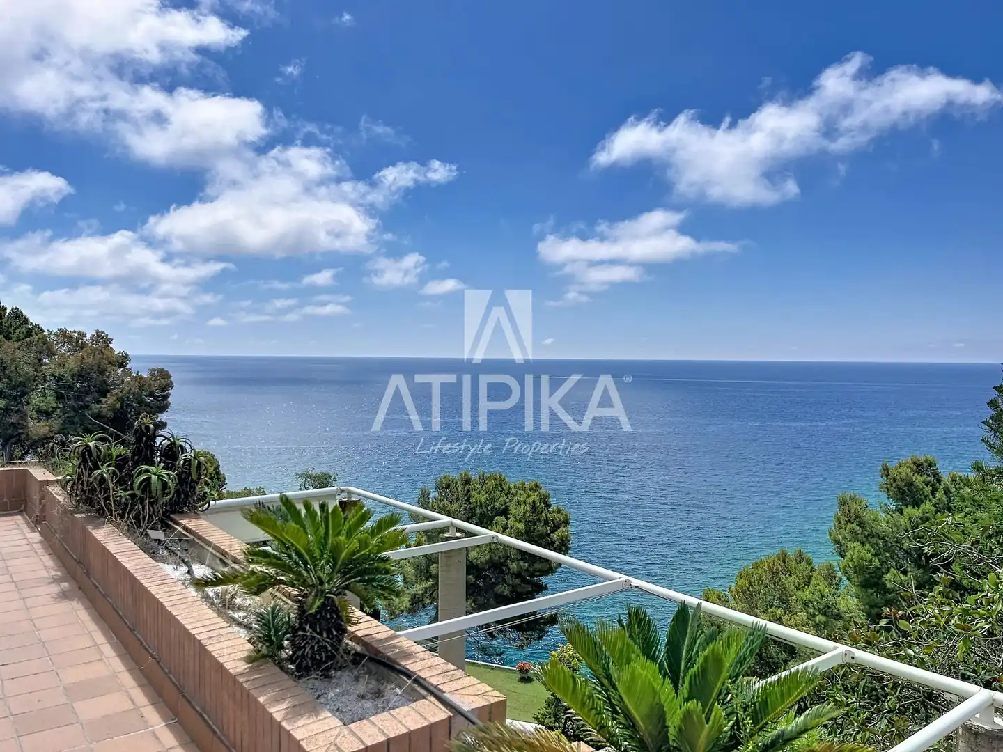 Vista exterior de Casa o xalet en venda en Blanes amb Terrassa, Piscina i Forn