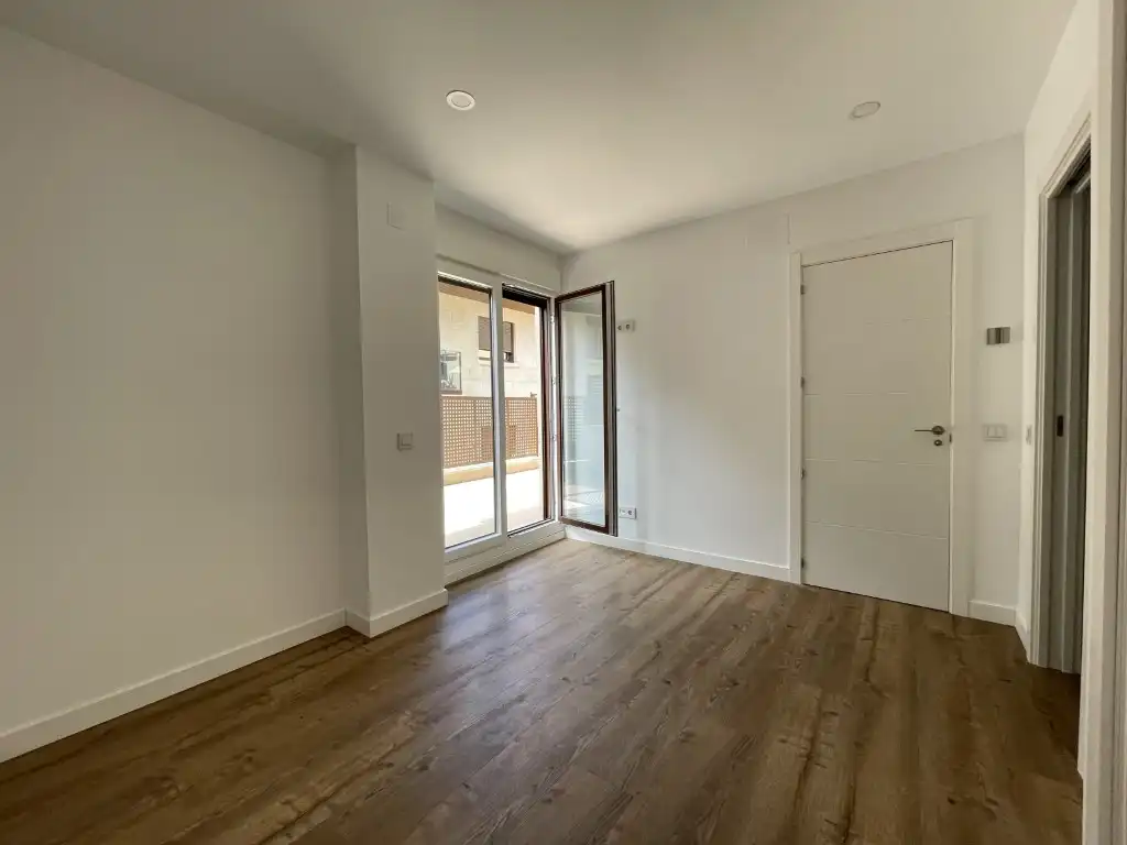 Ground floor for rent in Calle Libertad De La, La Navata