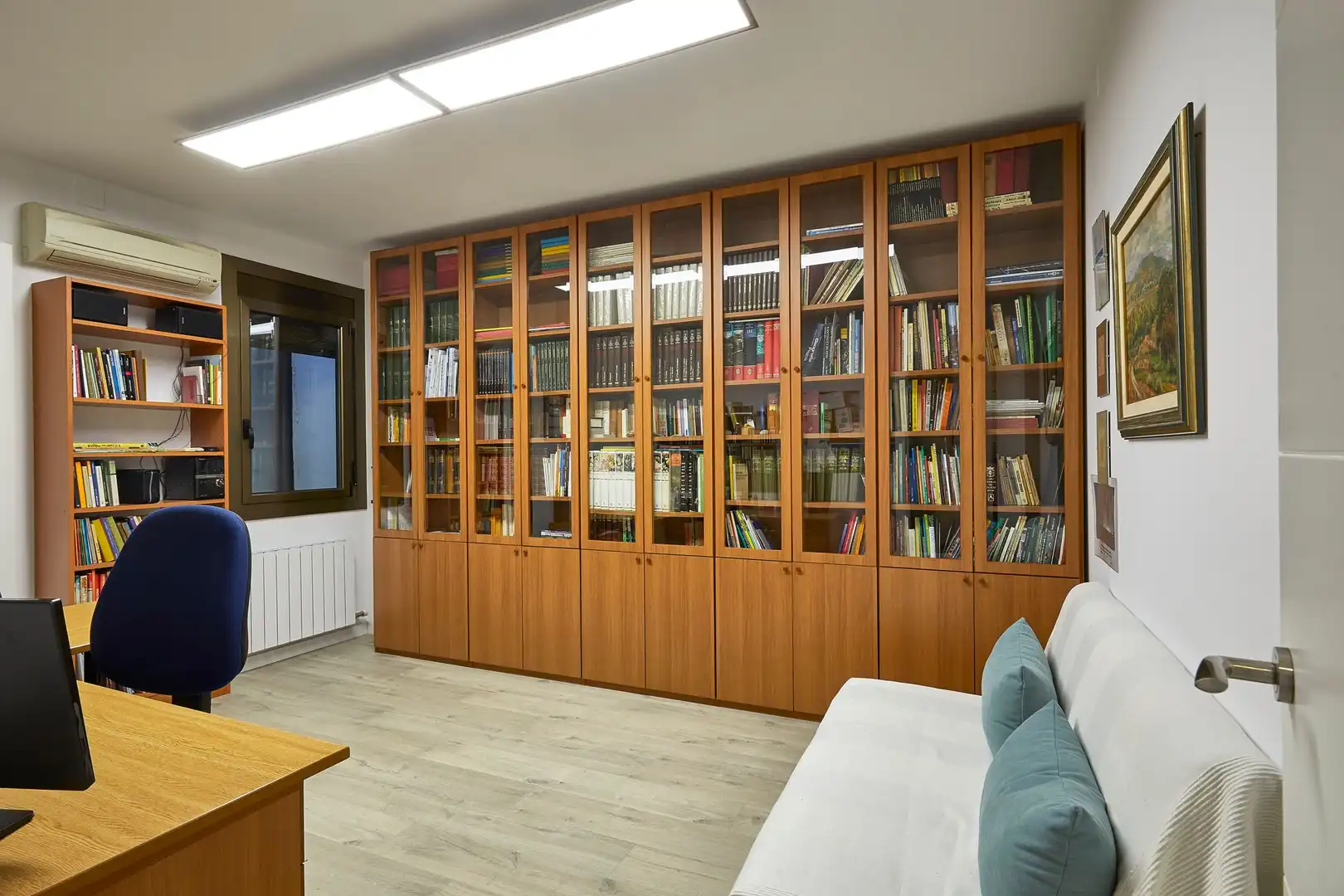 Wohnzimmer von Wohnung zum Verkauf in Barcelona mit Klimaanlage, Parkett und Ofen