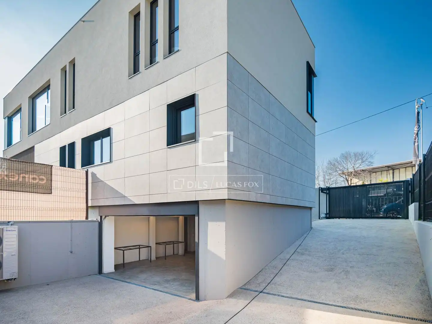 Vista exterior de Casa o xalet en venda en Sant Cugat del Vallès amb Aire condicionat, Calefacció i Jardí privat