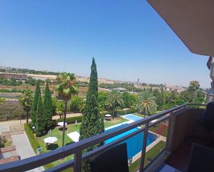 Piscina de Pis en venda en San Juan de Aznalfarache amb Aire condicionat, Calefacció i Terrassa