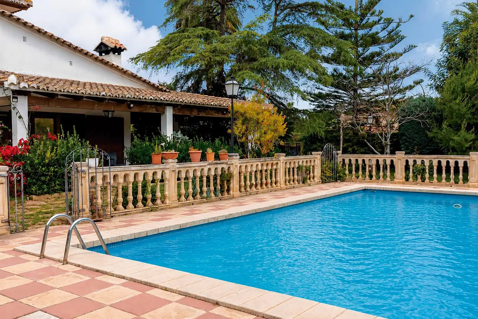 Swimming pool of Houses for sale in L'Eliana  with Air Conditioner, Heating and Private garden