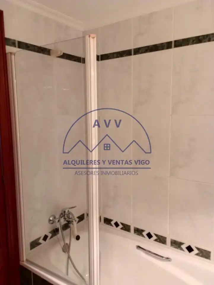 Bathroom of Flat for sale in Vigo   with Heating, Parquet flooring and Storage room