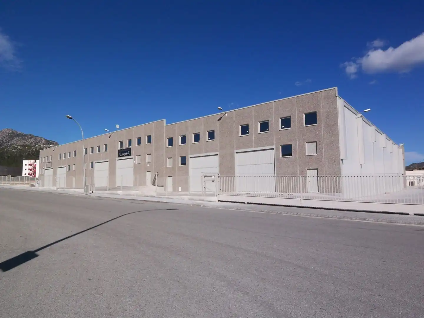 Nau industrial de lloguer a Carrer del Fornal 2