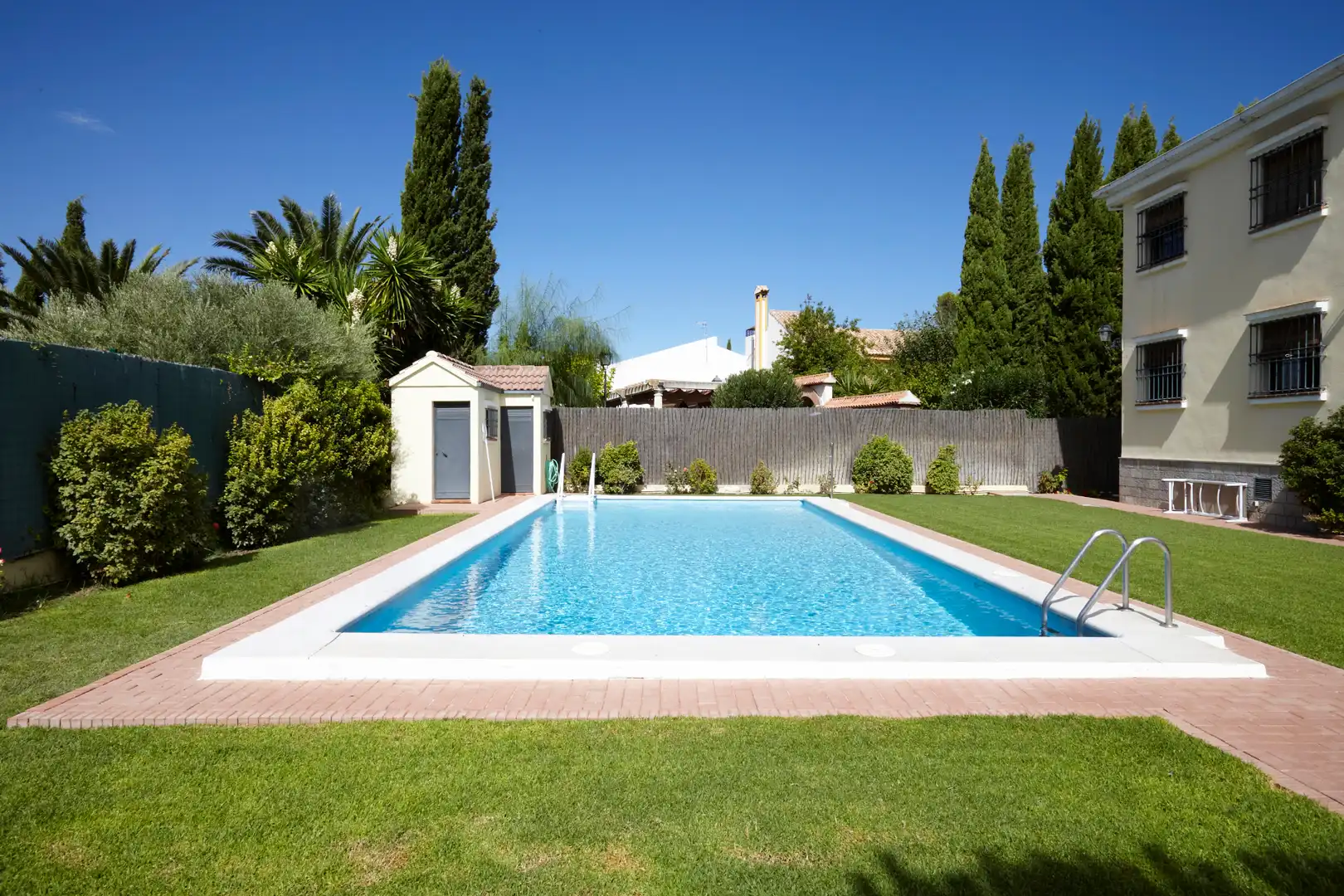 Detached house with pool for sale in Urbanizacion Campolivos 20