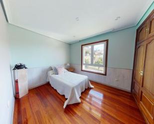 Dormitori de Casa o xalet en venda en Redondela amb Terrassa i Piscina