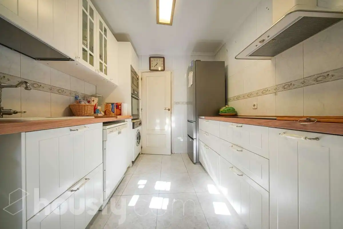 Cuina de Pis en venda en Madrid amb Aire condicionat, Calefacció i Terrassa
