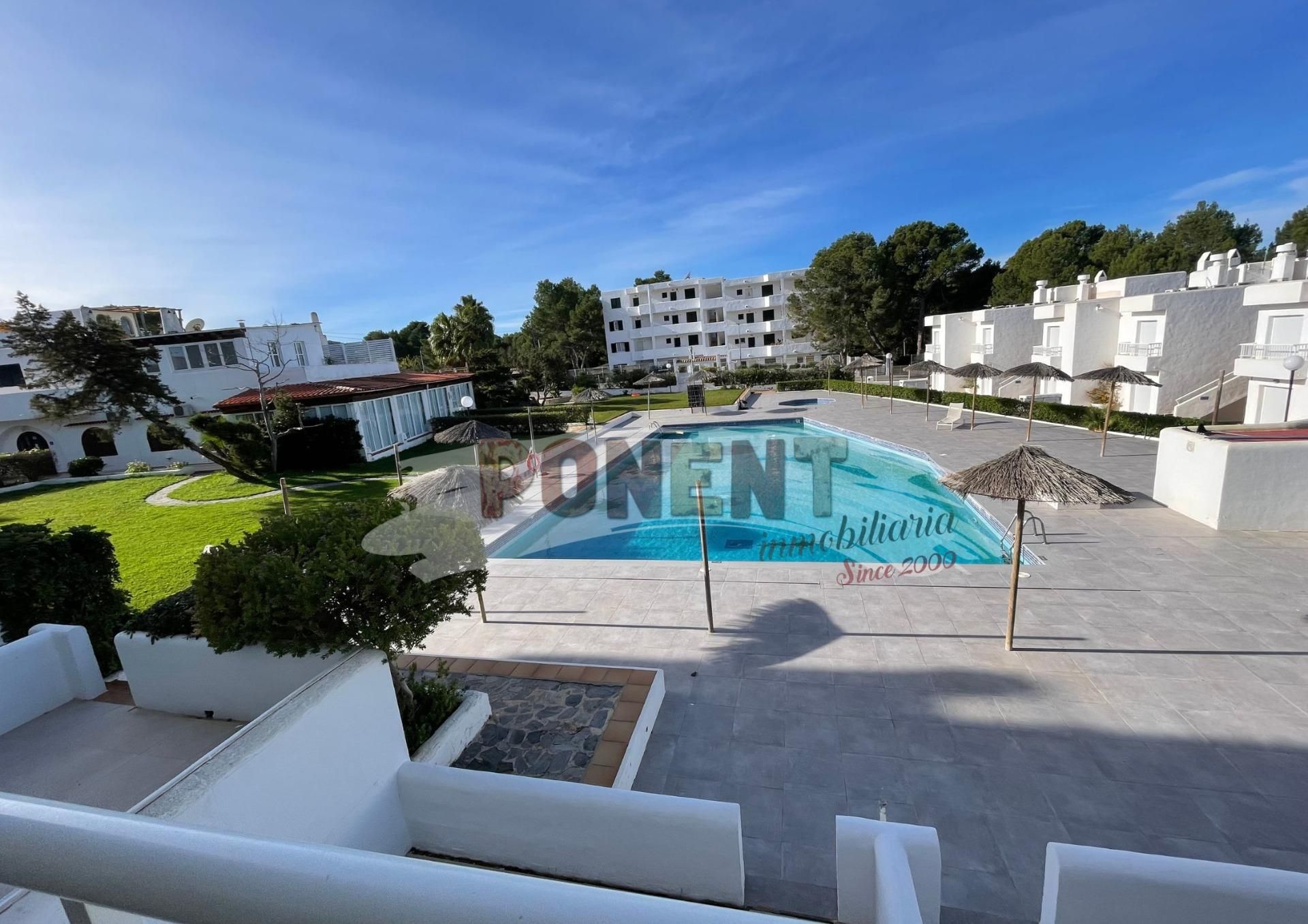 Vista exterior de Apartament en venda en Sant Antoni de Portmany amb Aire condicionat, Terrassa i Piscina comunitària