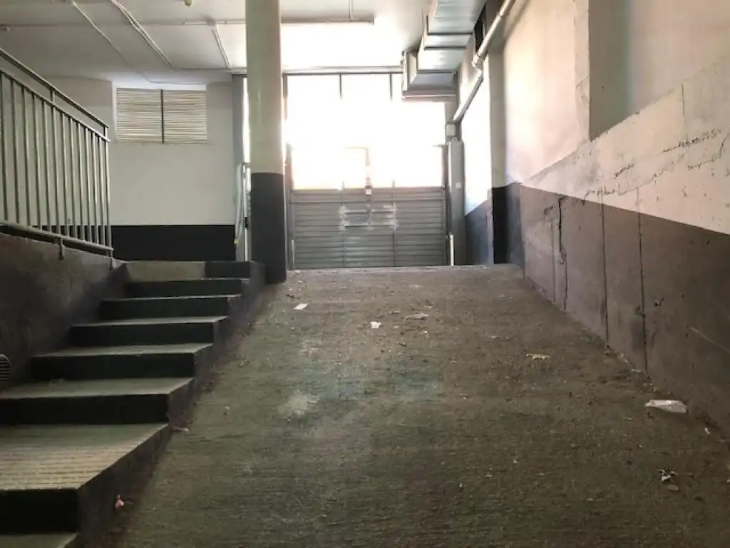 Parking with lift for sale in c/ guifre el pelos, imagen 3