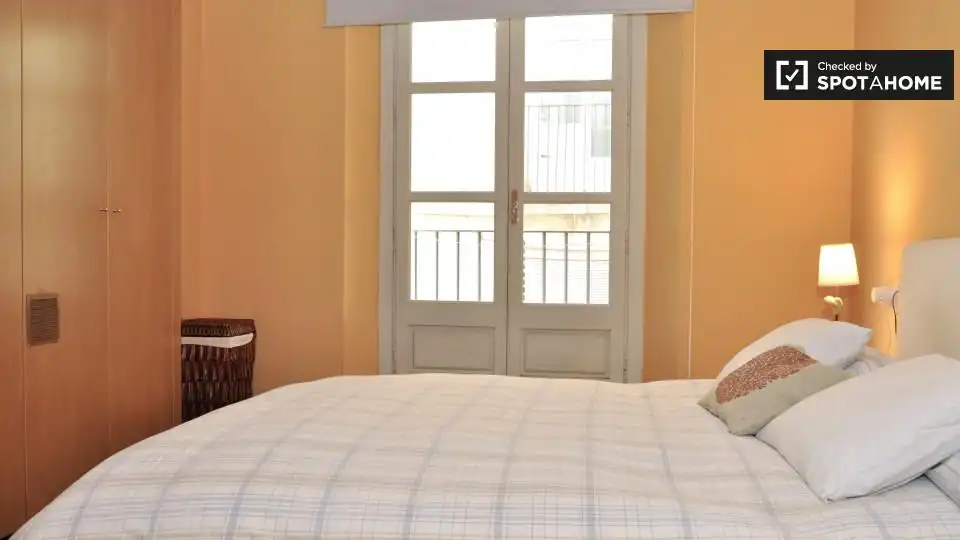 Habitació a Sant Pere, Sta. Caterina i la Ribera