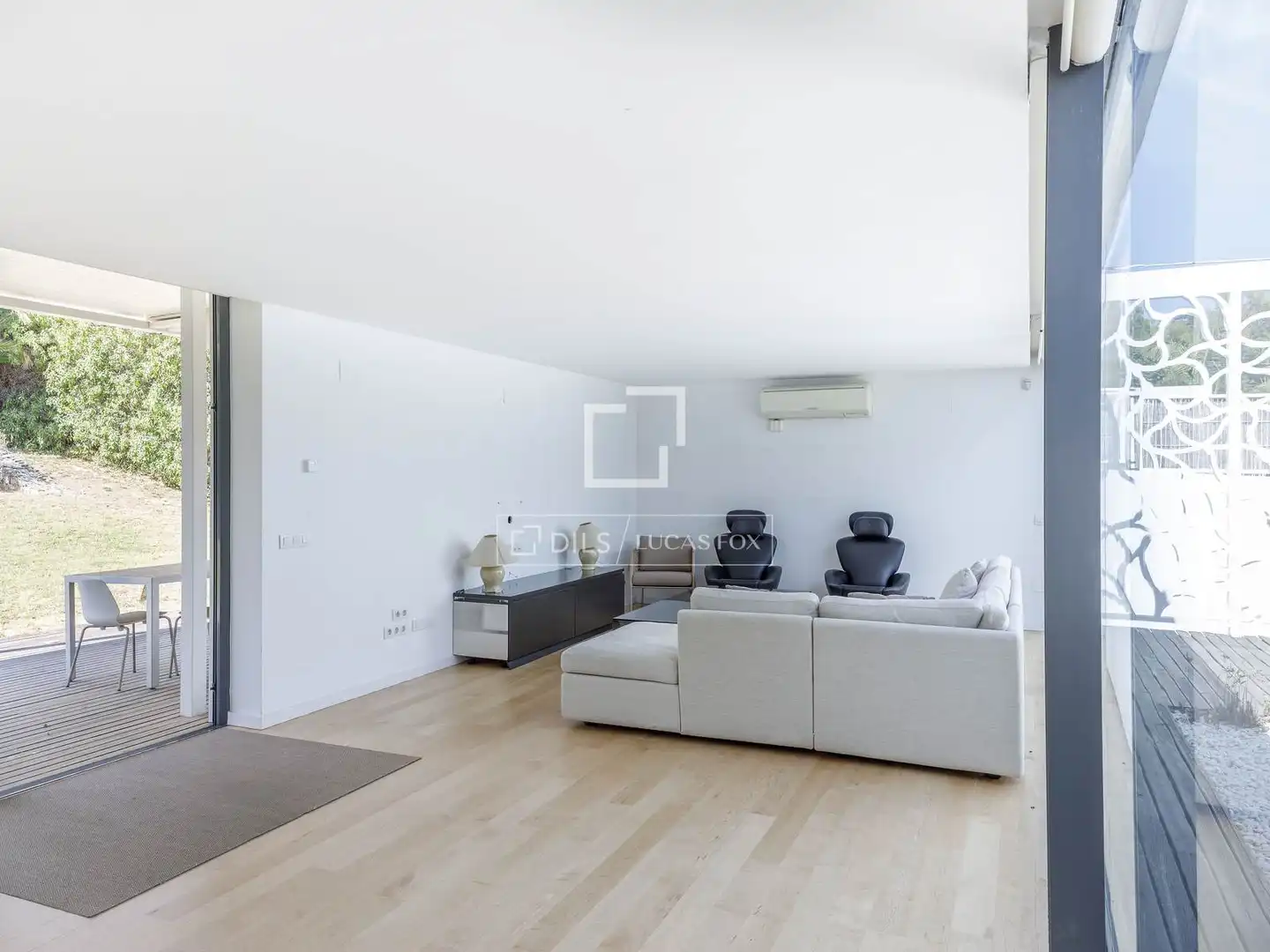 Living room of Houses for sale in Sagunto / Sagunt  with Air Conditioner, Parquet flooring and Swimming Pool