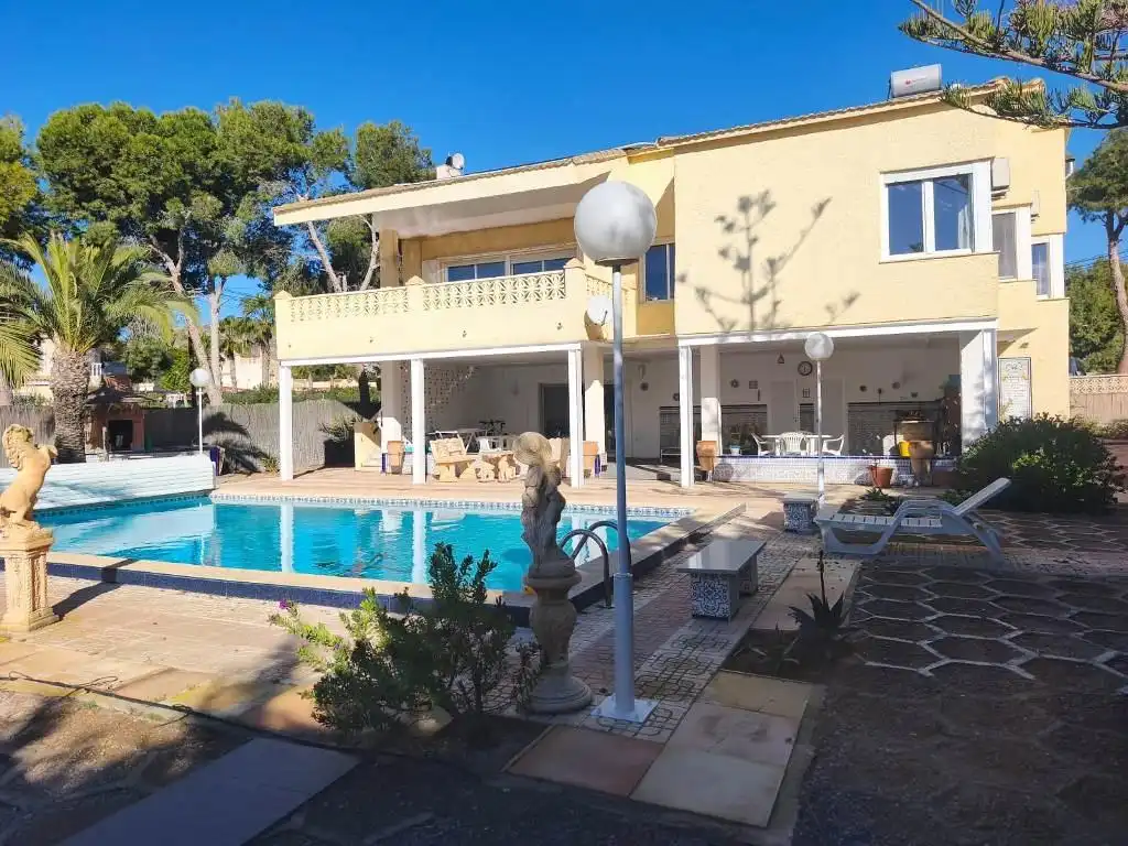 Außenansicht von Haus oder Chalet zum Verkauf in Cartagena mit Klimaanlage, Heizung und Privatgarten