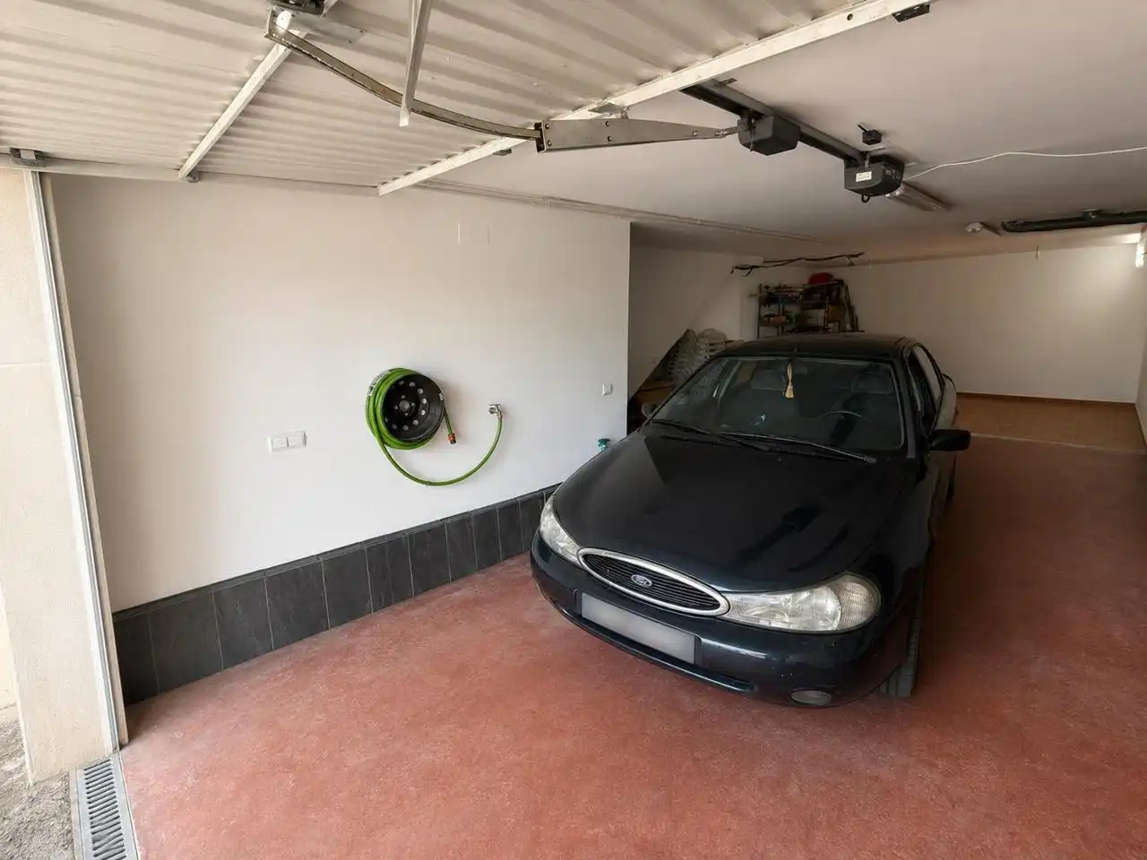 Aparcament de Casa adosada en venda en Cacabelos amb Calefacció i Jardí privat