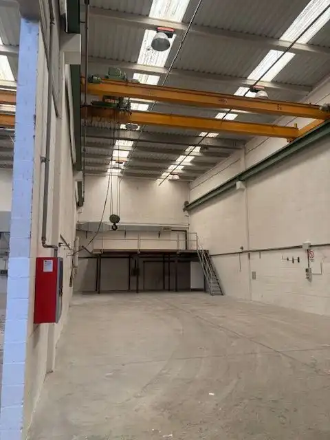 Fabrikhallen zur Miete in Loiu