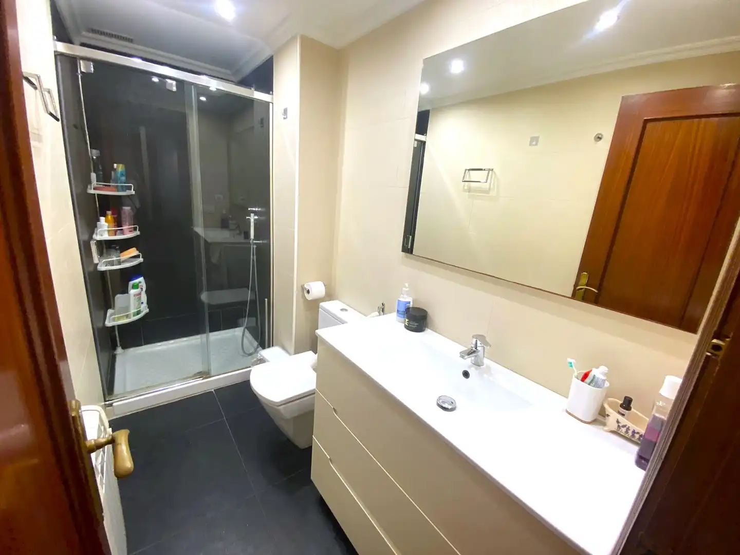 Badezimmer von Wohnung zum Verkauf in Castro-Urdiales mit Heizung, Parkett und Terrasse
