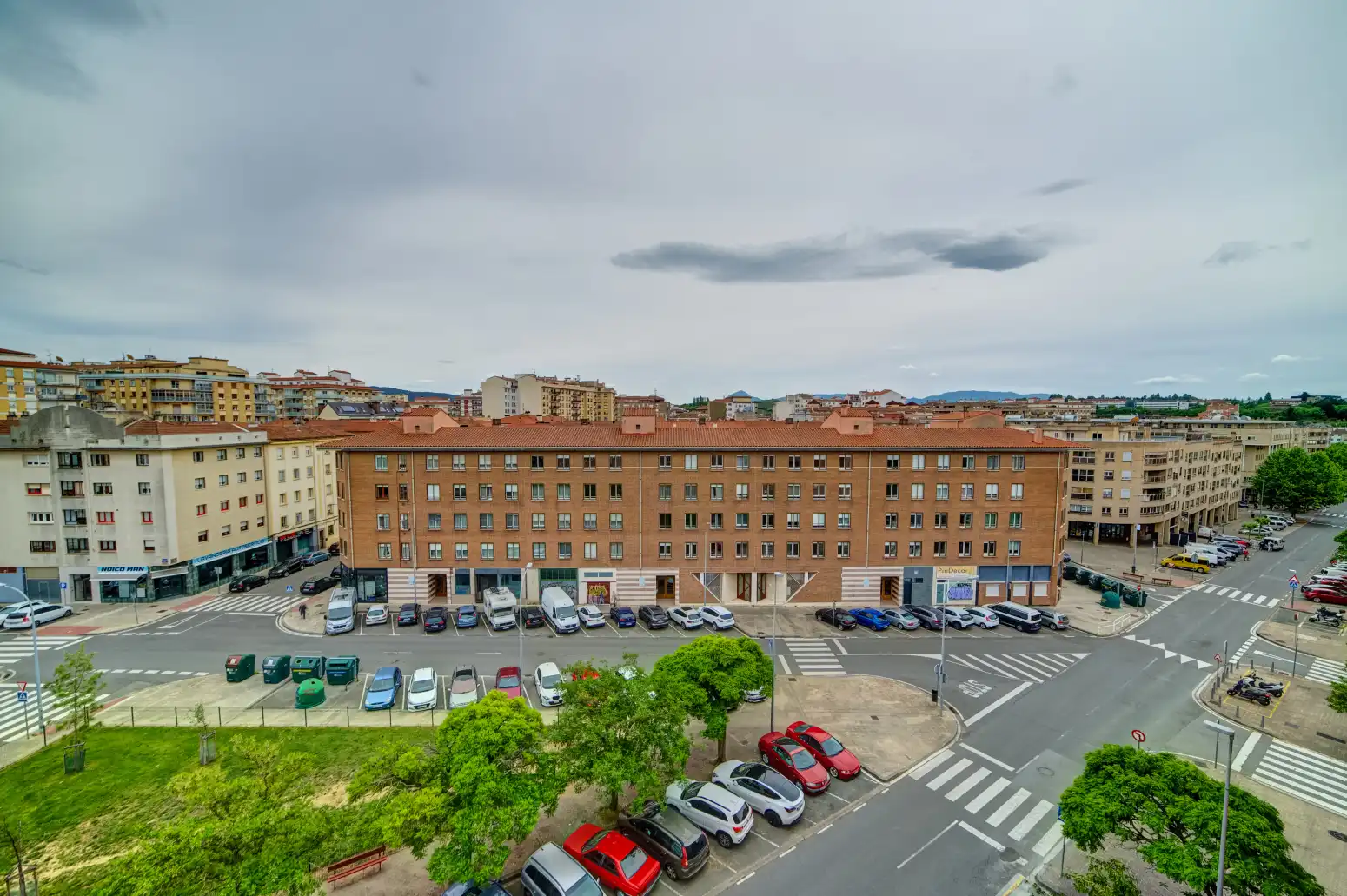Vista exterior de Piso en venta en Burlada / Burlata con Calefacción, Parquet y Terraza