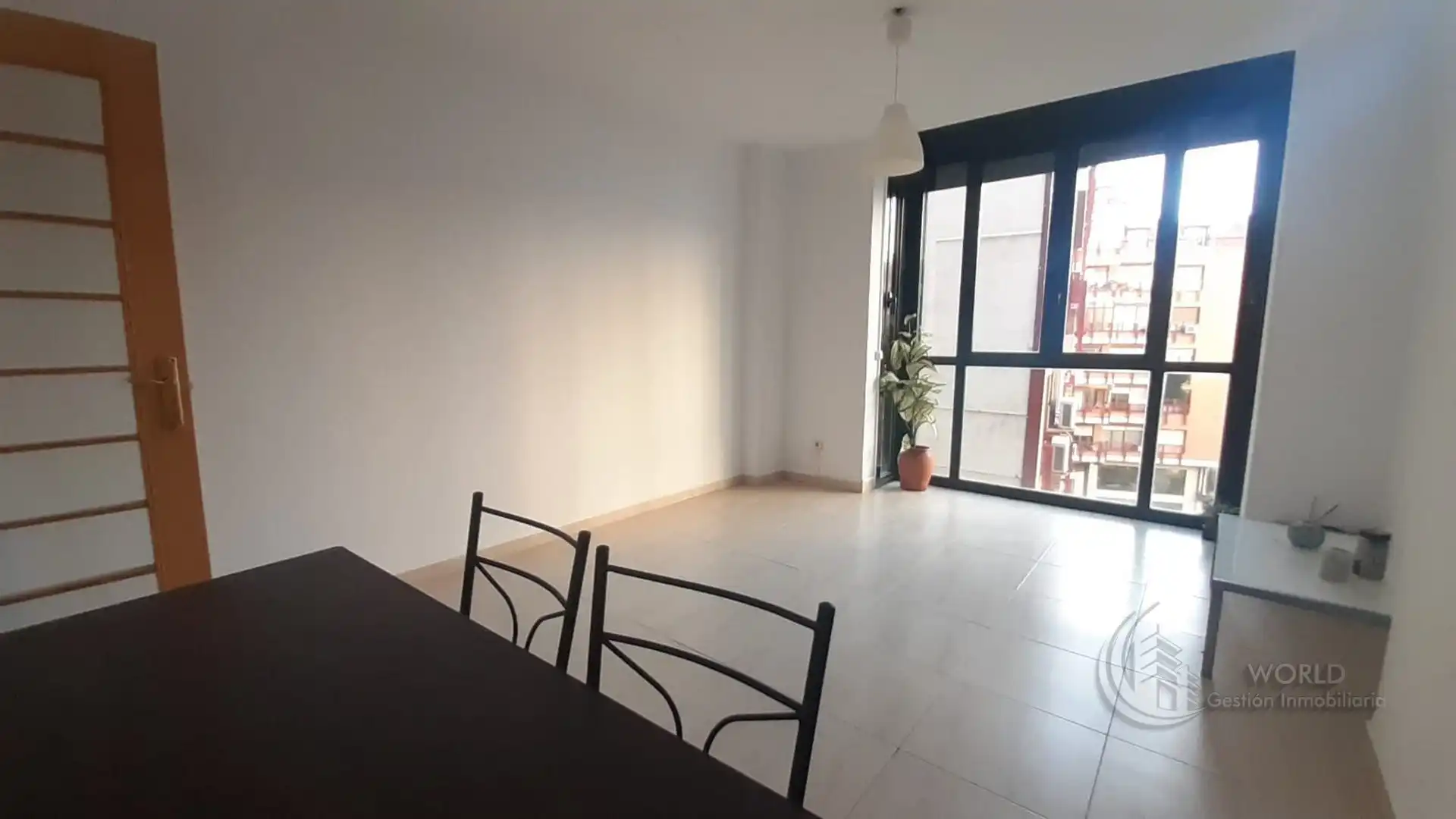 Dining room of Flat for rent in  Madrid Capital  with Air Conditioner, Heating and Oven