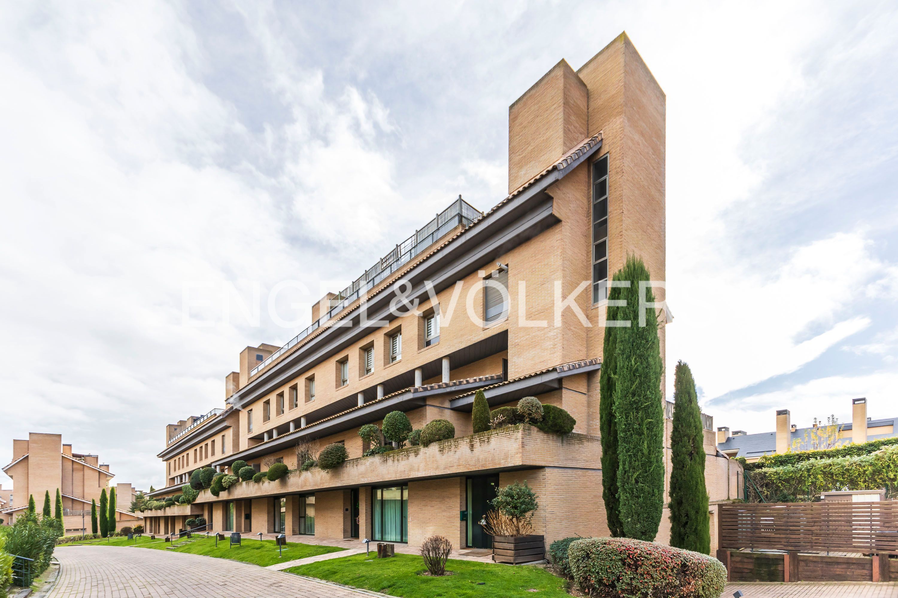 Exterior view of Single-family semi-detached for sale in Pozuelo de Alarcón  with Air Conditioner, Heating and Terrace