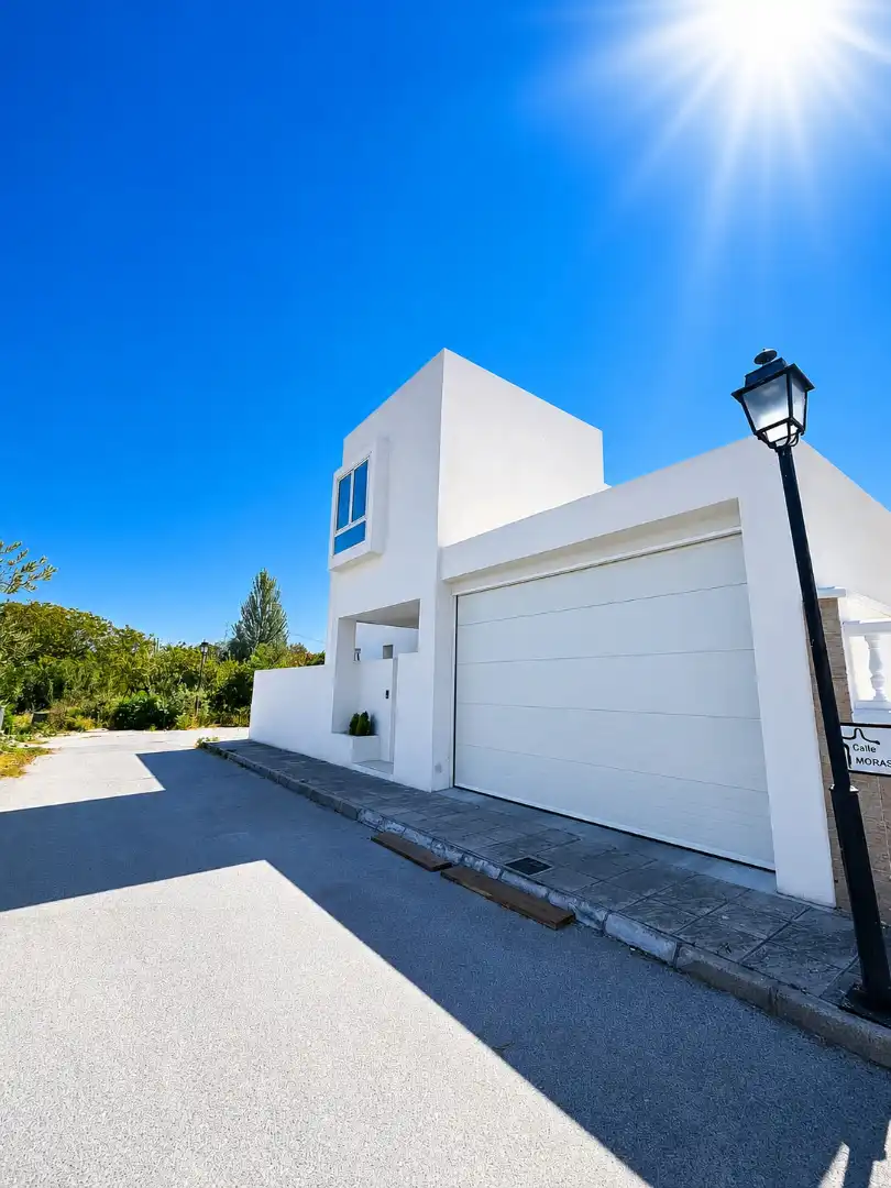 Vista exterior de Casa o chalet en venta en Baza con Aire acondicionado, Calefacción y Jardín privado
