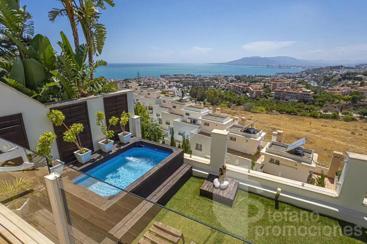 Vista exterior de Casa adosada en venta en Málaga con Aire acondicionado, Jardín privado y Terraza