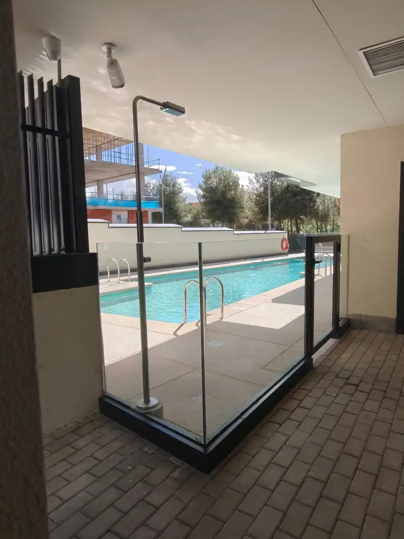 Piscina de Pis en venda en Madrid amb Aire condicionat, Calefacció i Terrassa