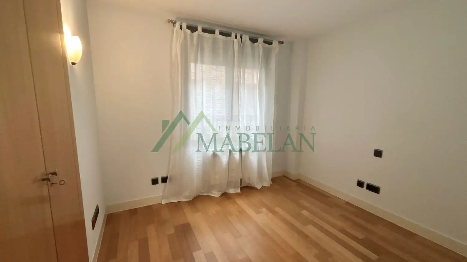 Bedroom of Flat for rent in Madrid  with Air Conditioner, Private garden and Storage room