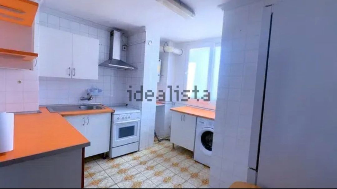 Kitchen of Flat for sale in  Sevilla Capital  with Air Conditioner, Terrace and Furnished
