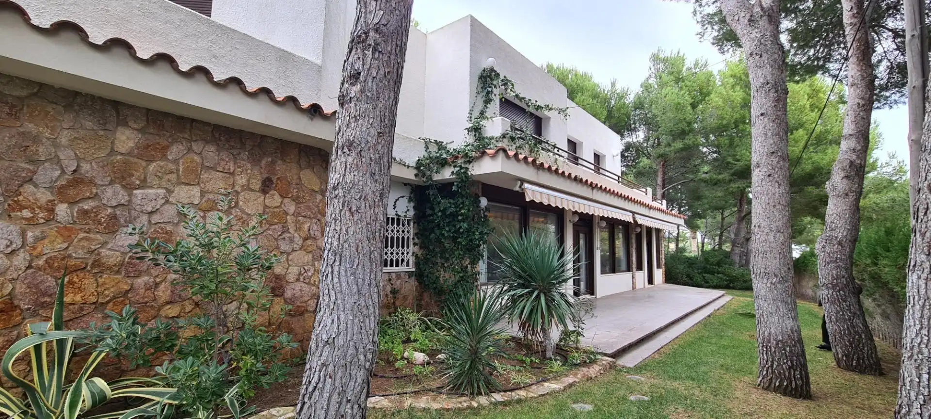 Vista exterior de Casa o xalet en venda en L'Ametlla de Mar  amb Aire condicionat, Calefacció i Jardí privat