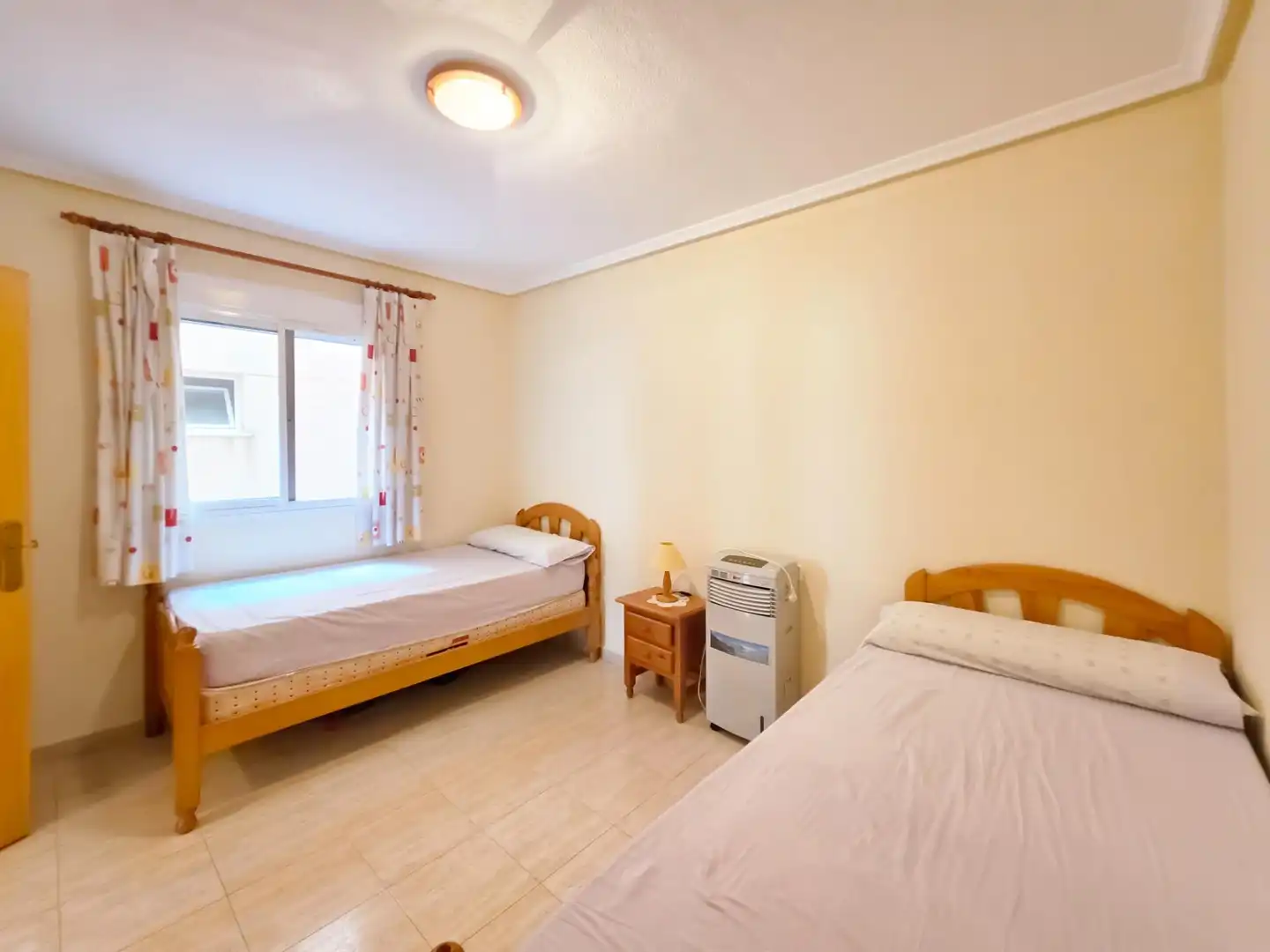 Habitación de Apartamento en venta en Santa Pola con Aire acondicionado, Amueblado y Piscina comunitaria