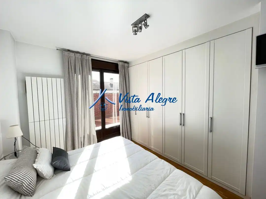 Habitación de Ático en venta en Haro con Calefacción, Parquet y Terraza