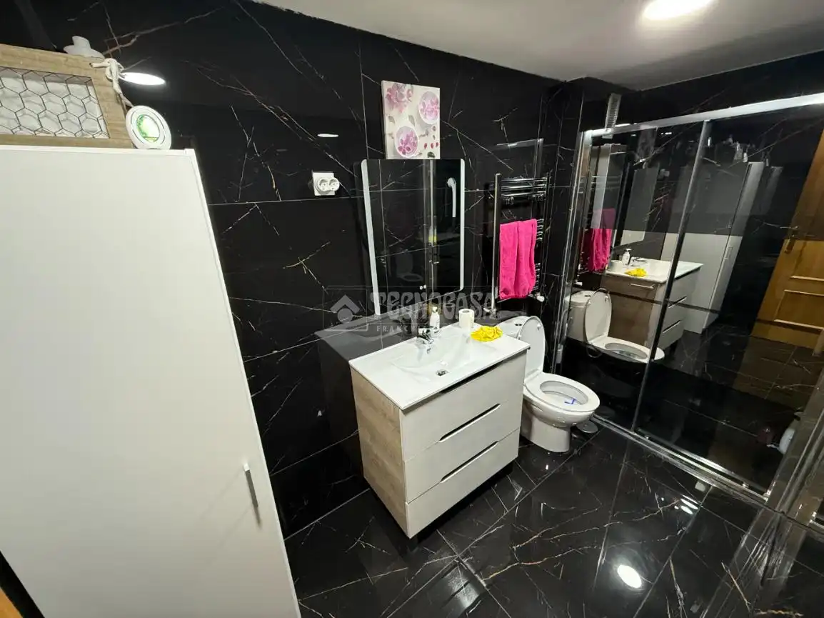 Bathroom of Flat for sale in Guadalajara  with Air Conditioner, Heating and Balcony