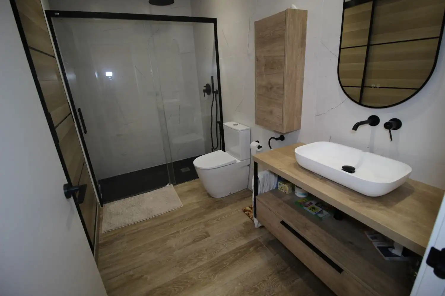 Bathroom of Flat for sale in Faura  with Air Conditioner, Terrace and Storage room