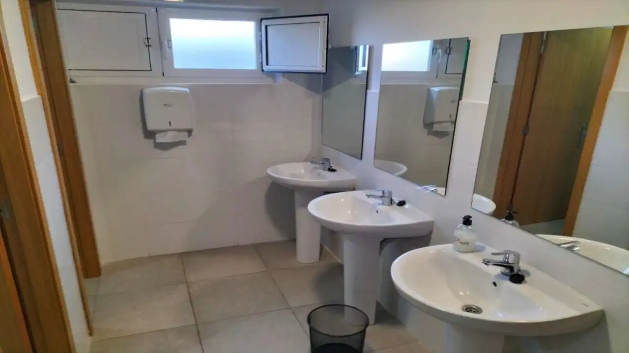 Badezimmer von Gebäude zur Miete in Villaquilambre