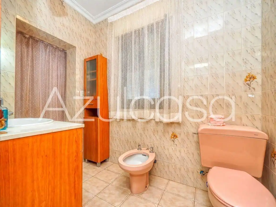 Bany de Casa o xalet en venda en Busot amb Aire condicionat, Traster i Piscina