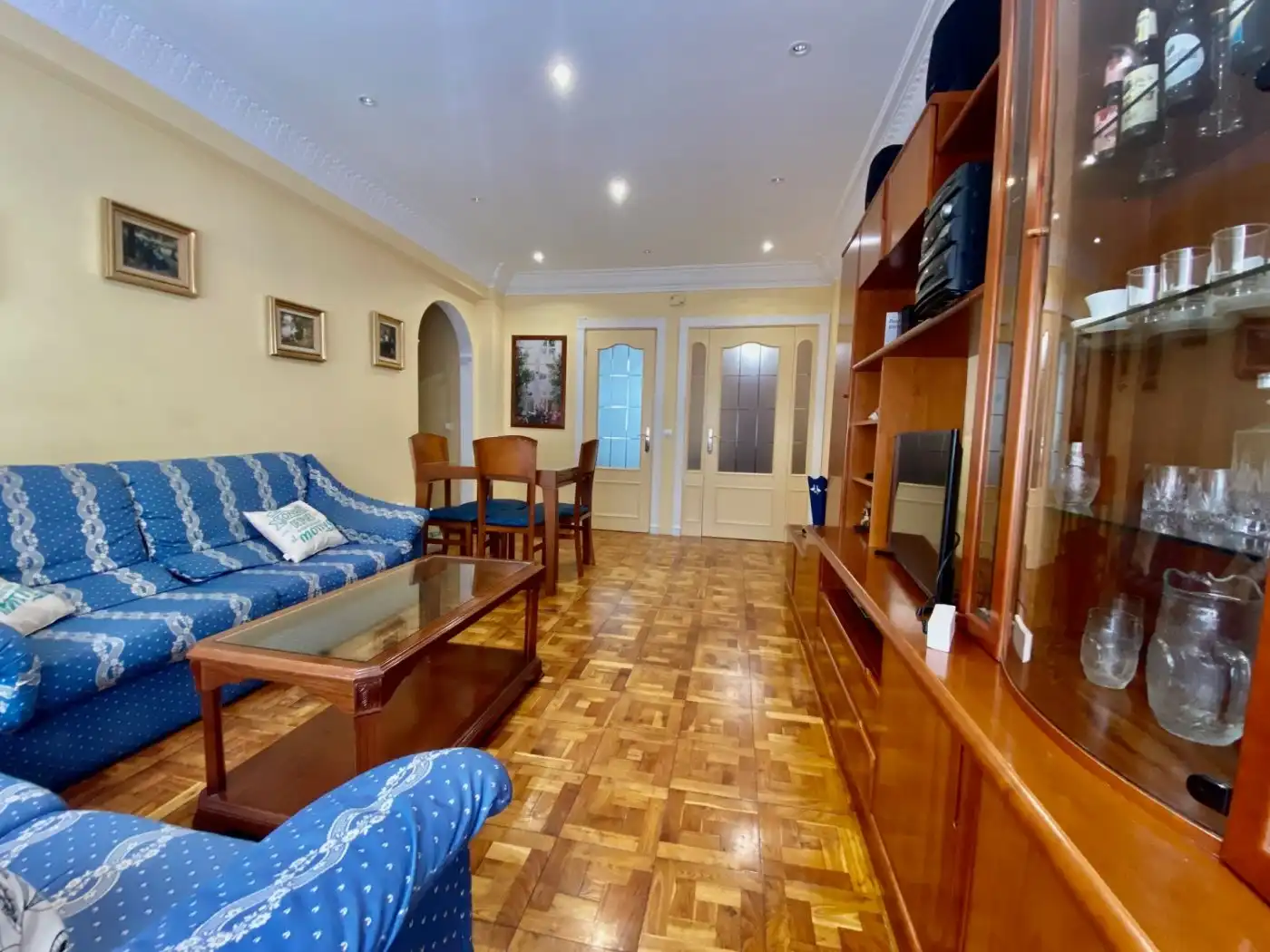 Sala d'estar de Pis de lloguer en Santander amb Calefacció, Parquet i Moblat