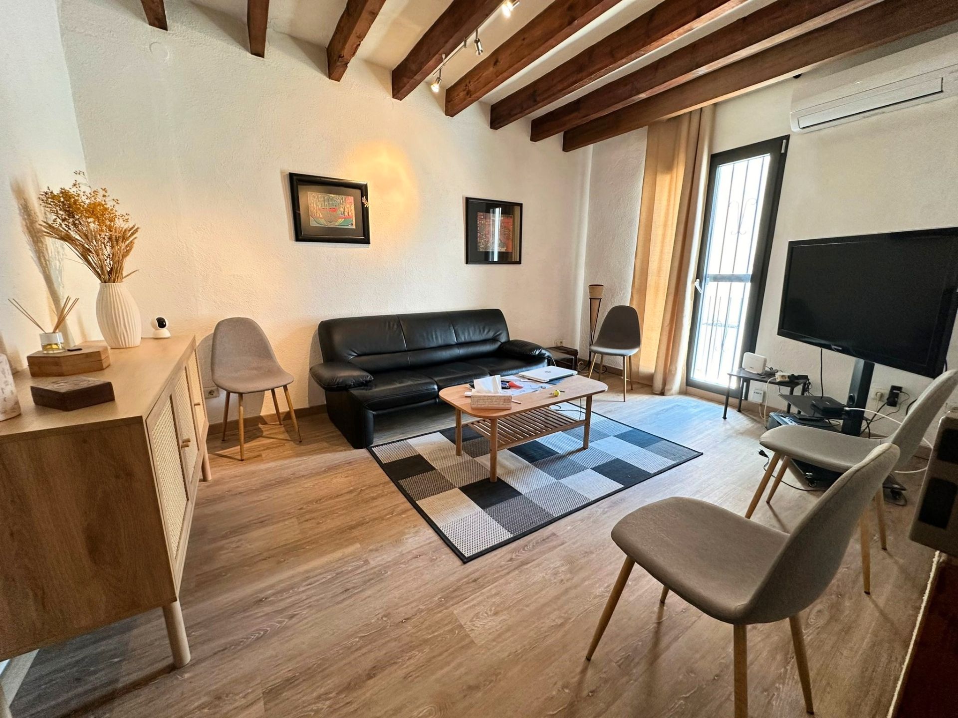 Sala d'estar de Casa adosada en venda en Benicarló amb Parquet, Terrassa i Moblat