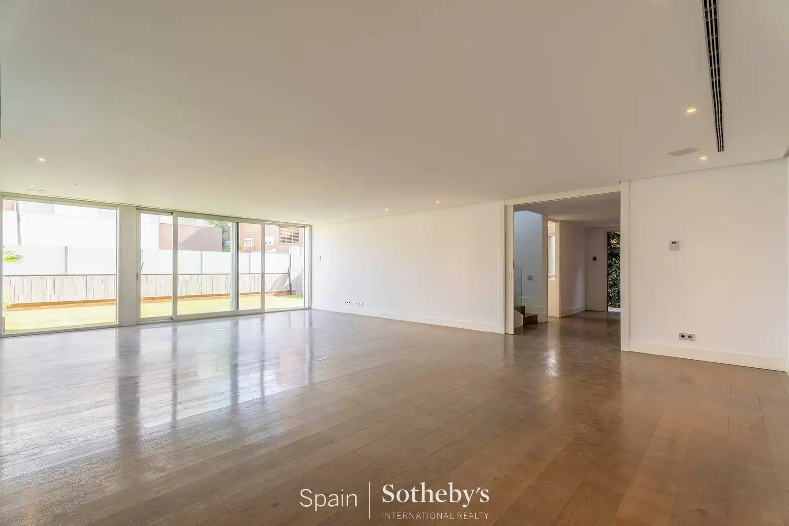 Casa adosada en venta en Madrid con Aire acondicionado, Calefacción y Jardín privado