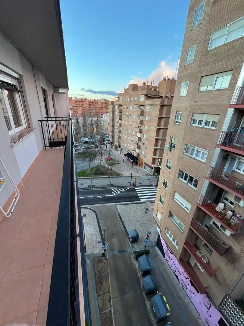 Vista exterior de Piso en venta en Zaragoza con Calefacción, Terraza y Amueblado