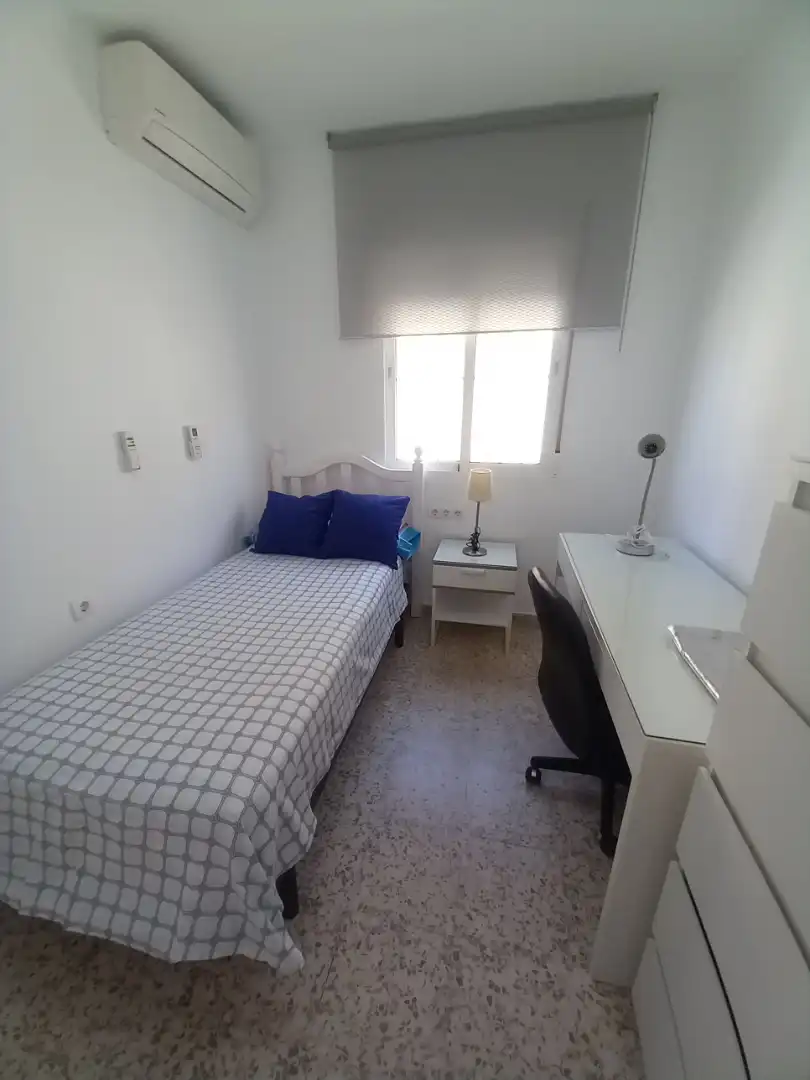 Habitación de Piso de alquiler en Málaga con Aire acondicionado, Amueblado y Horno
