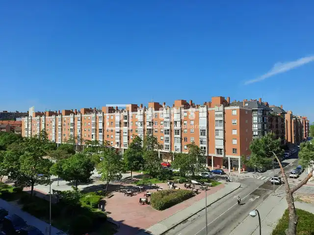 Vista exterior de Garatge en venda en Madrid