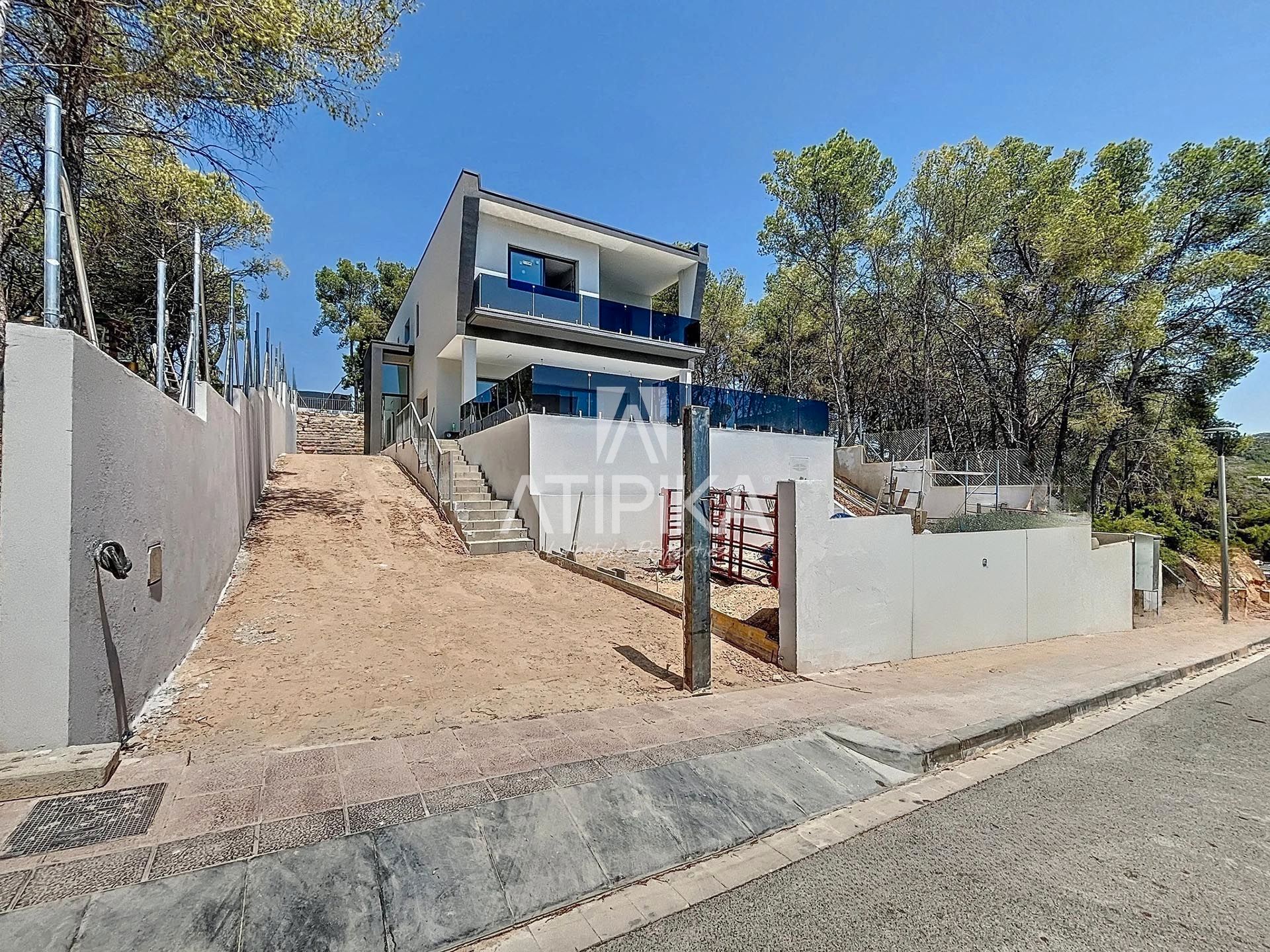 Exterior view of House or chalet for sale in Sant Pere de Ribes  with Air Conditioner, Heating and Swimming Pool